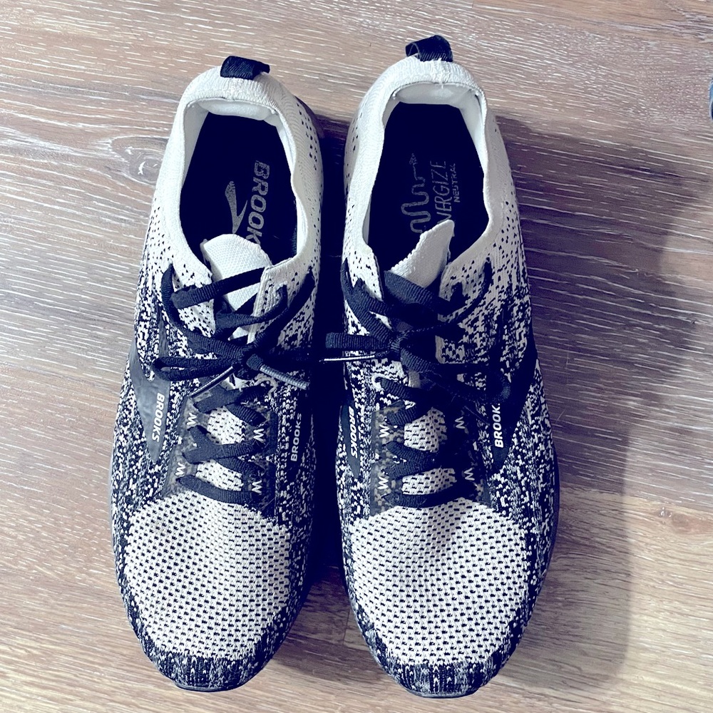 Mens Brooks tennis shoes